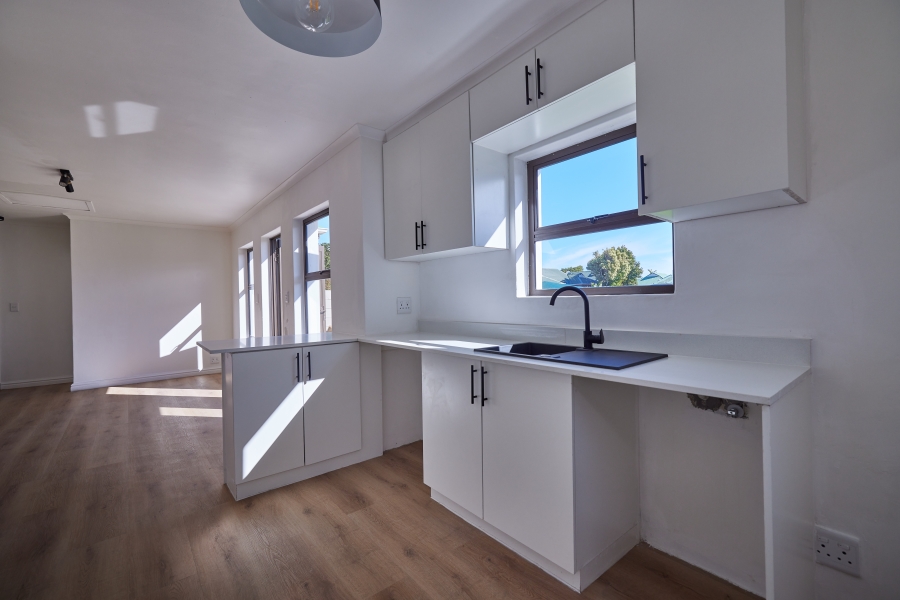 3 Bedroom Property for Sale in Milkwood Park Western Cape